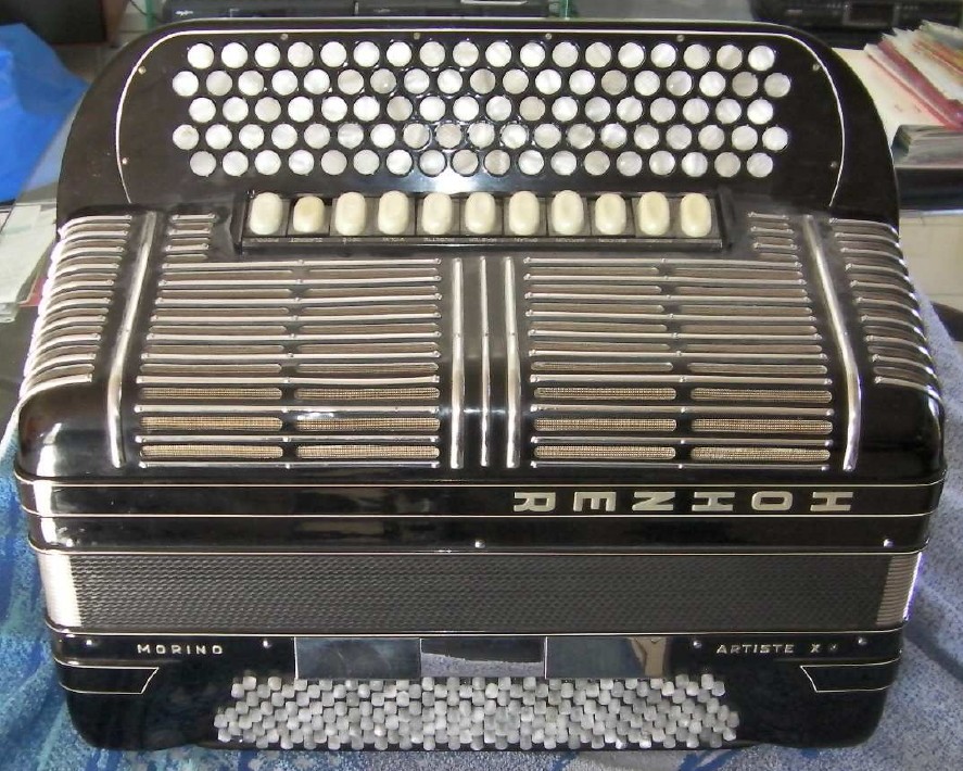 HOHNER Morino Artiste XN: Diskant 5 Chöre; Bässe×Akkorde 6×4 Chöre