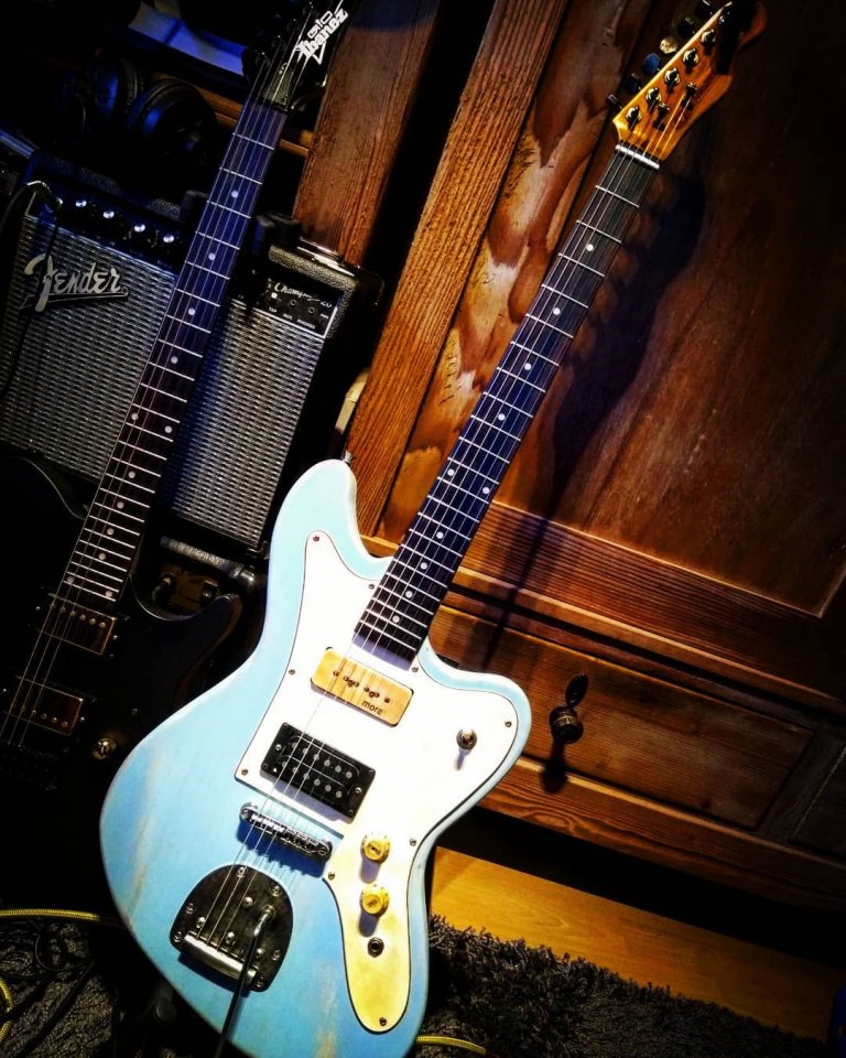 Jagmaster Sonicblue Nitro P90 Humbucker