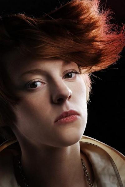 La Roux, tolle Sängerin......<Bulletproof>, des is der ihr bestes Lied find ich! :yeah: