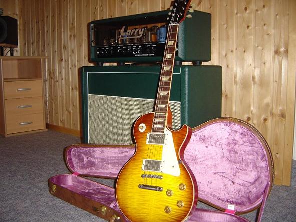 Larry British Purist + Mojo 2x12 Bluesbreaker Box mit Celestion AlNiCo Gold Speakern bestückt.

Gitarre ist eine Gibson Custom Shop 1959 Les Paul VOS.

Die perfekte Kombination!