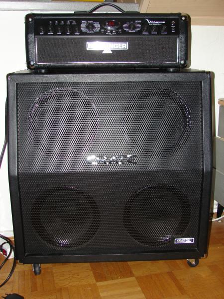 mein neuester Schatz: 
Behringer V-Ampire LX1200H
Crate GT412SL mit 4x 12" Celestion-Speakern und 320 Watt