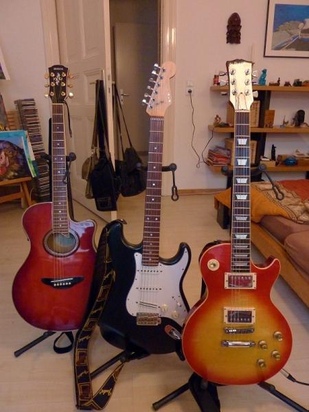 Meine Arbeitstiere:
Yamaha APX 7
Fernandes 62er Strat m. 69er CS, Kinman, DiMarzio DP187
Greco LP Std. m. Burstbucker PU´s