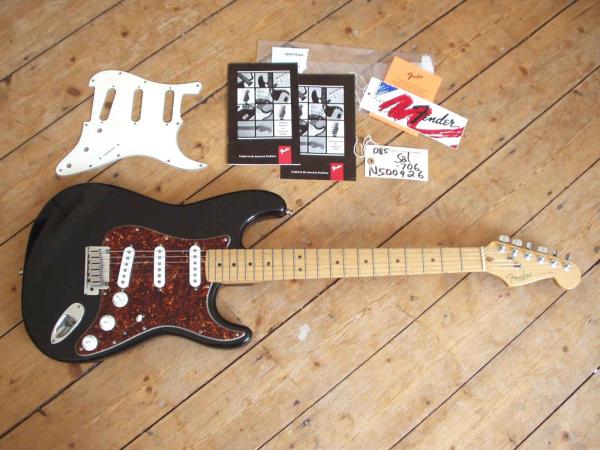 Old Standby

Meine erste Strat - eine ´95er American Standard.
Sicher nicht die beste Strat die ich bisher hatte/gespielt habe - aber ein gutes, zuverlässiges "Arbeitstier".