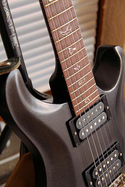 PRS Standard 24 Satin Charcoal - das etwas andere Spielgefühl.