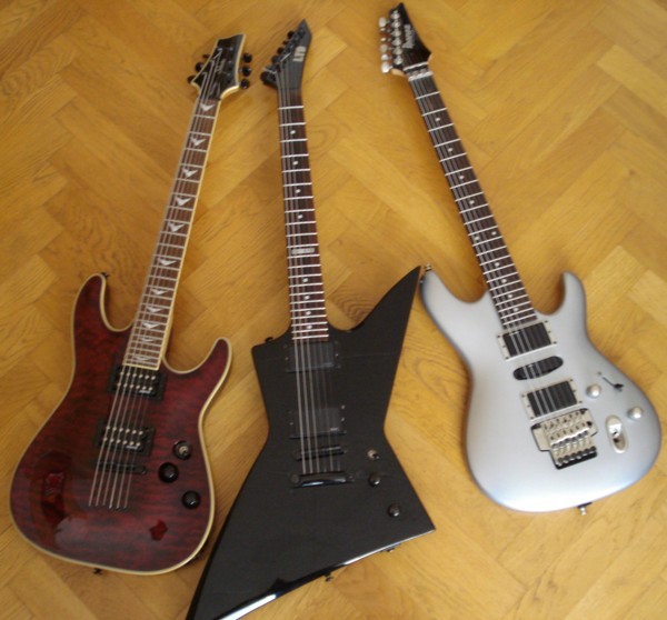 Schecter Omen Extreme 6
ESP LTD EX400 - aktive EMGs
Ibanez EDR470EX - passive EMGs