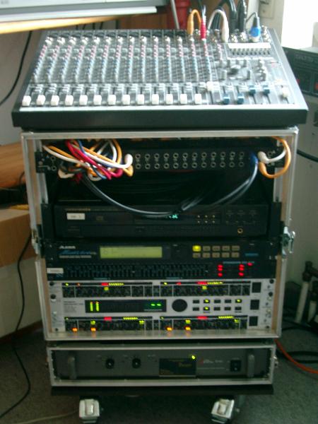 Side Effeckt FOH Rack Monitorendstufe Mackie CFX 16 Mischpult