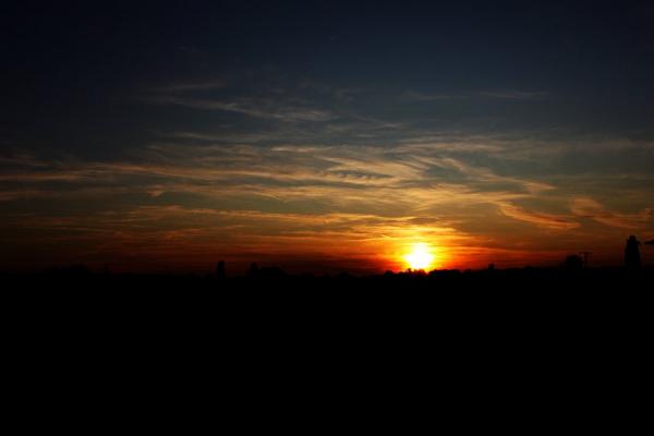 Sonnenuntergang, zwischen Speyer und Dudenhofen 2009.
Kamera: Canon EOS 500D