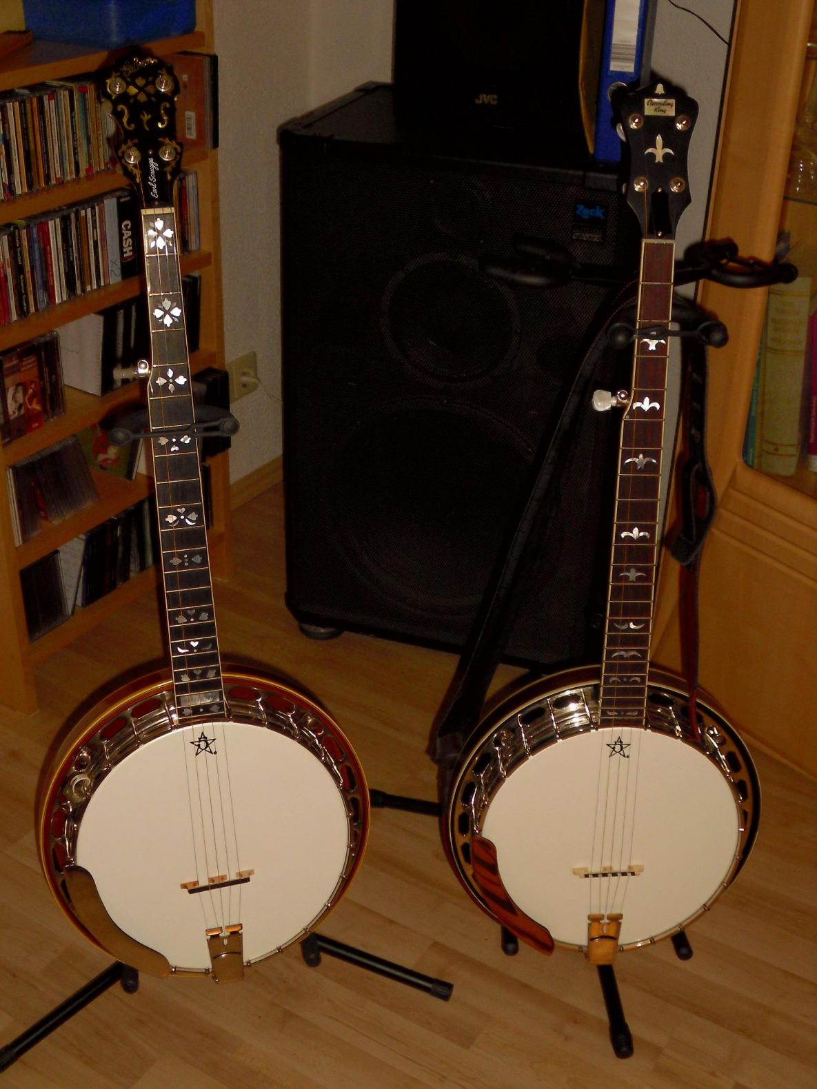 Sooo,...nun passt wieder....von der Optik,wie vom Sound ;-)
Li-´88er Gibson Earl Scruggs...Re-´13er RK 35