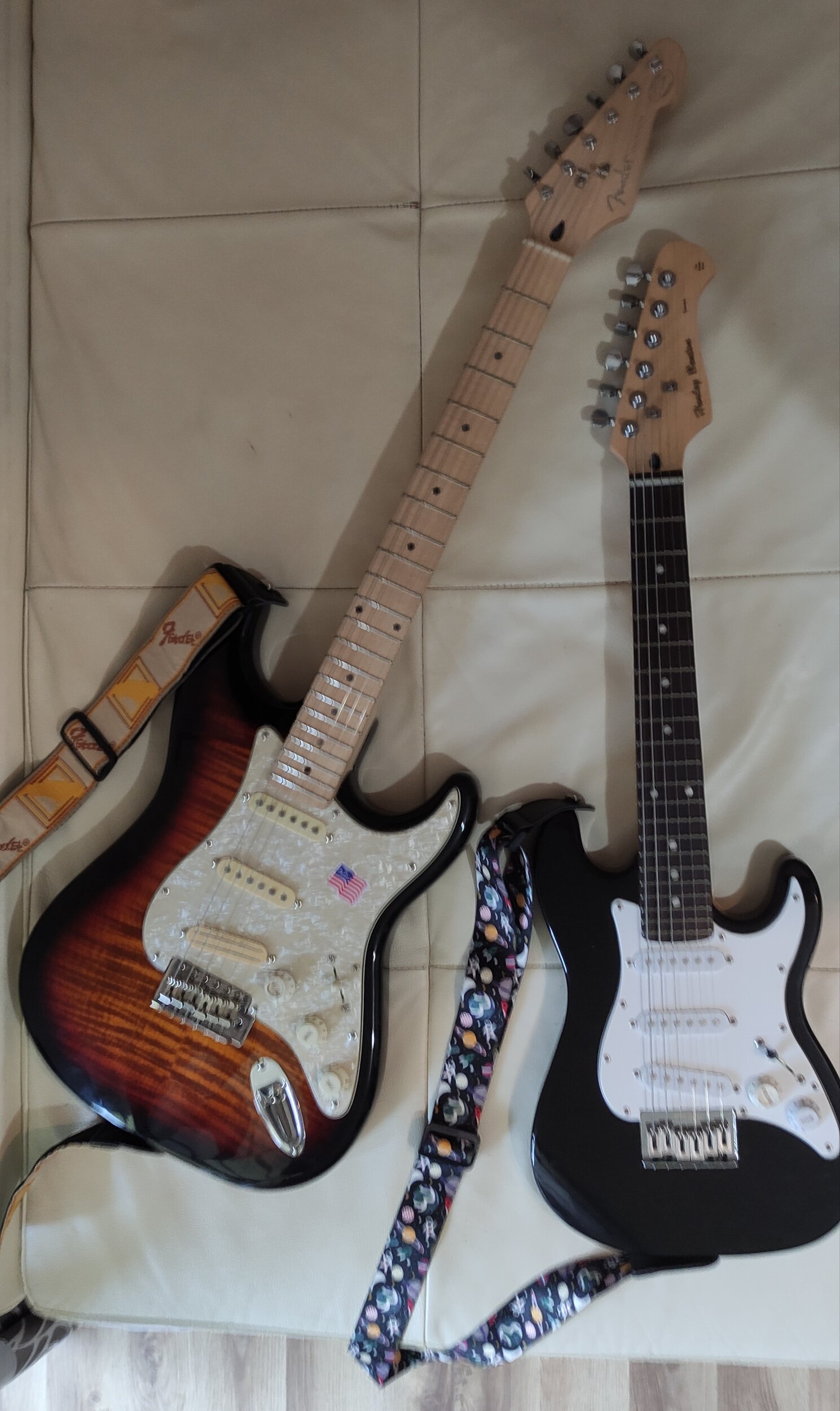 StB Vision Strato und StB Harley Benton short Strat