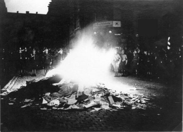 wurde verbrannt -  die geistige Vernichtung